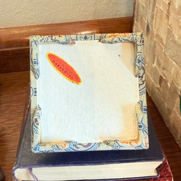 Vintage Oriental Hand Painted Egg in Glass Case - Picture 12 of 16